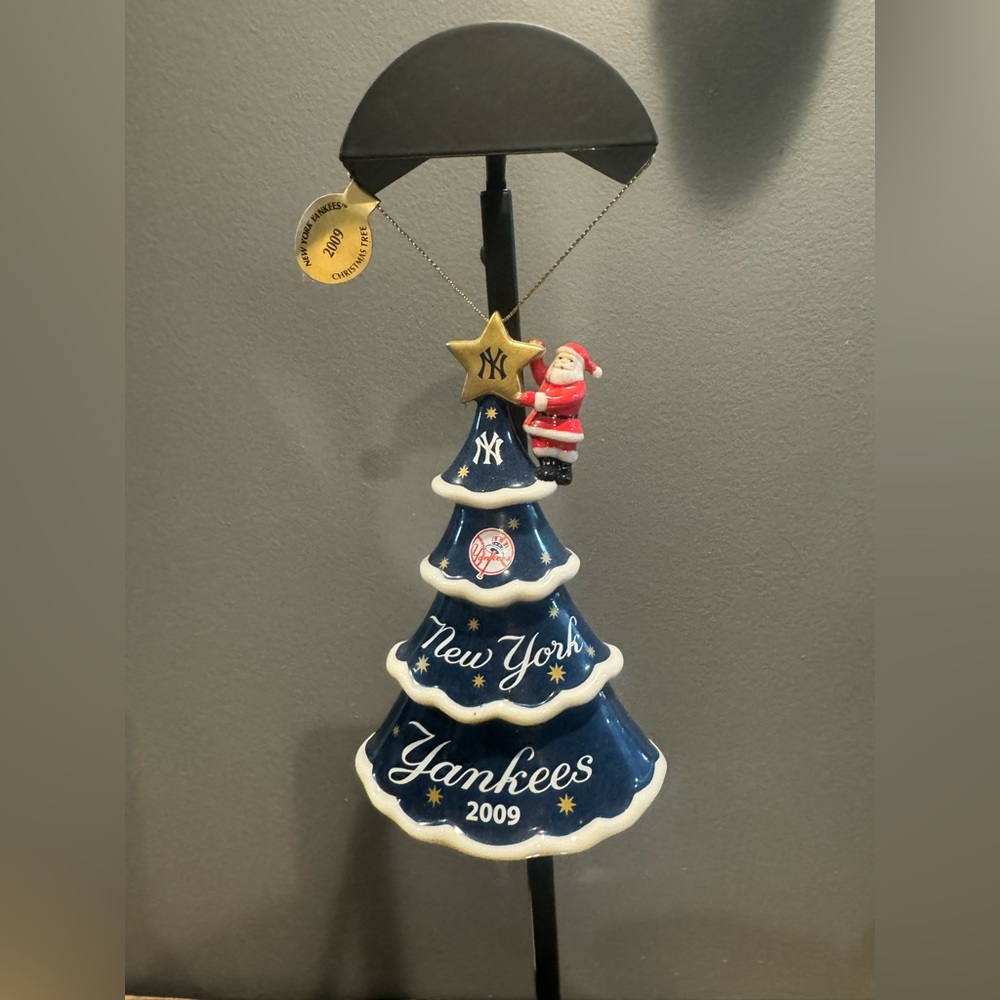 NWT Danbury Mint 2009 Collectable NY Yankees Ornament